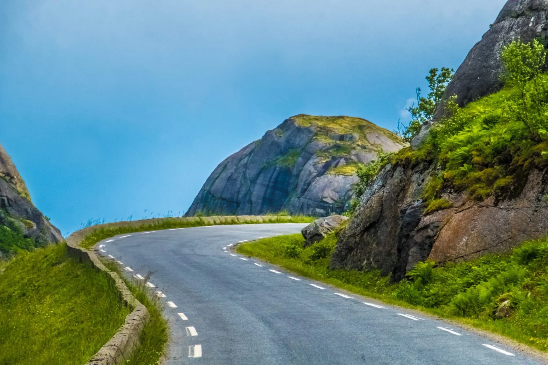 quiet road lofoten