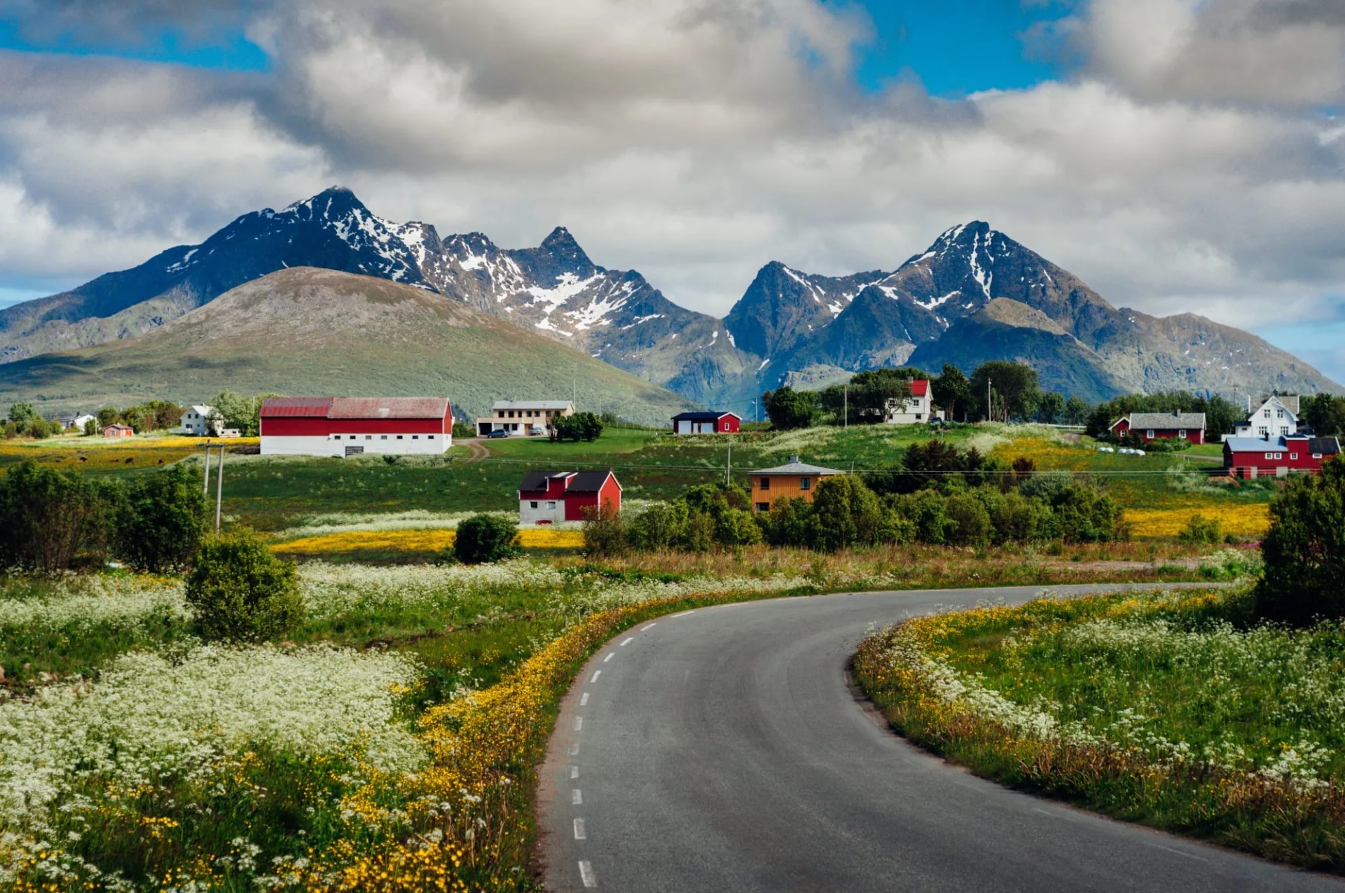 road to leknes