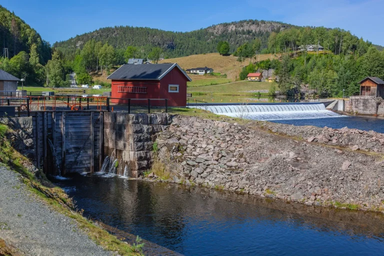 hus på dammen telemark